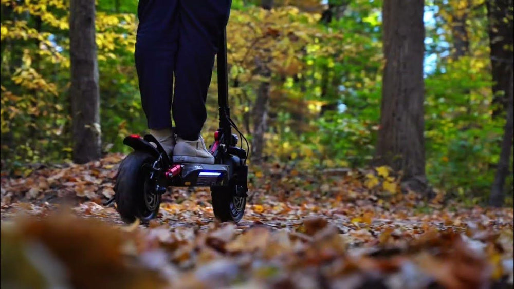 L'iScooter IX3 est une trottinette électrique haute performance qui ne nécessite aucun assemblage. Elle est idéale pour les trajets quotidiens et les aventures.